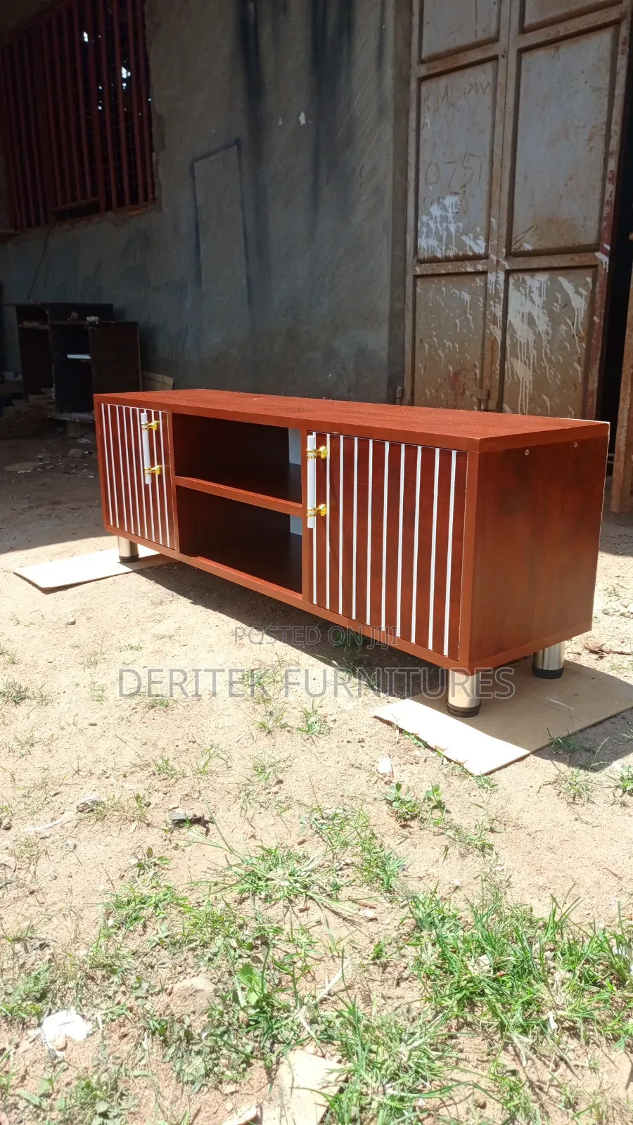 Classic Flat Tv Stand
