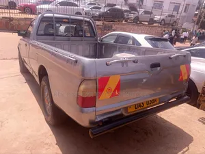 Mitsubishi L200 2001 Silver