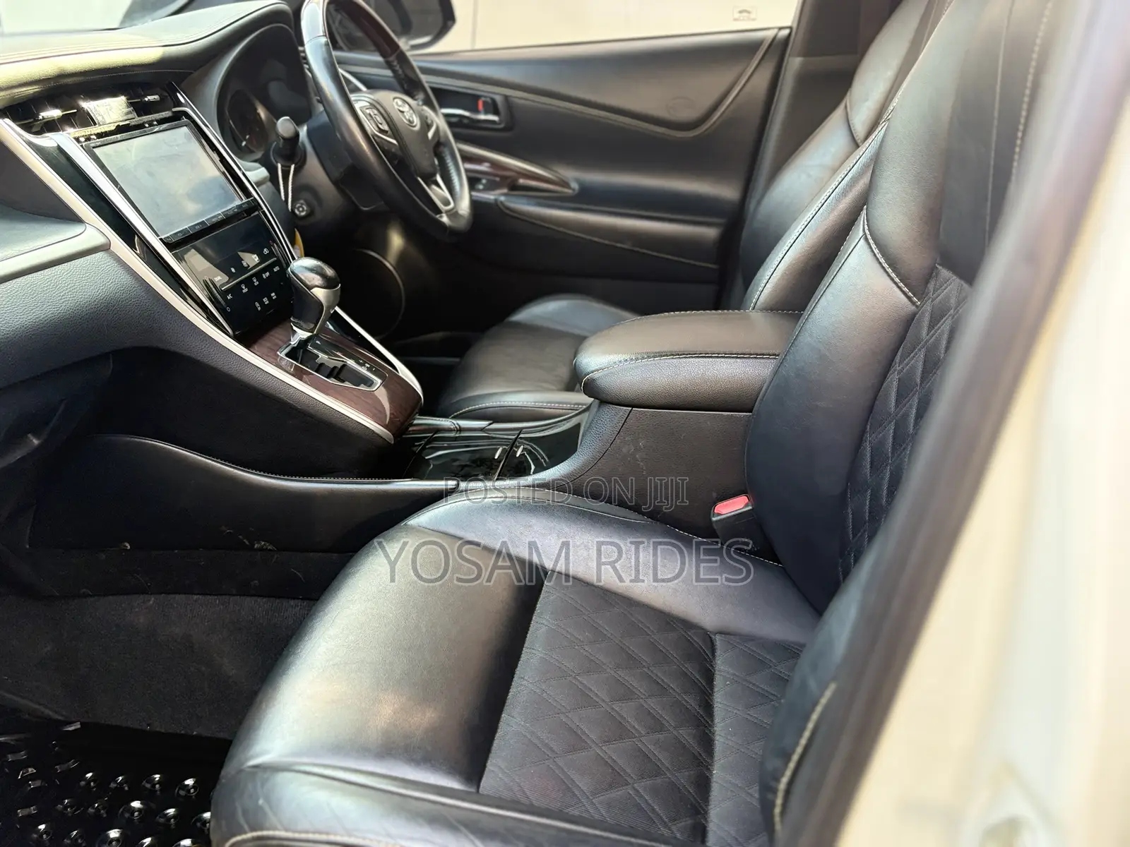 Toyota Harrier 2.0 2016 White
