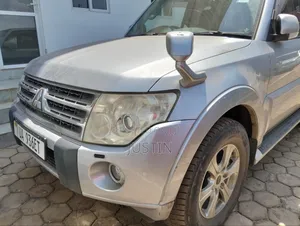 Mitsubishi Pajero 2012 Silver