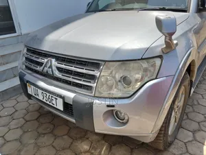 Mitsubishi Pajero 2012 Silver