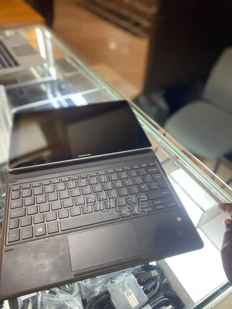 Laptop Samsung Galaxy Book 2 4GB Intel Core i5 SSD 128GB