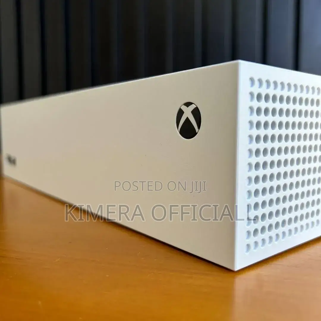 Xbox Series S – Seamless Performance in a Sleek Shell