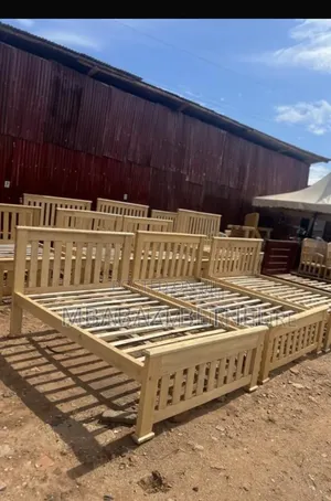 5by6 Wooden Bed in Perfect Condition for Sale