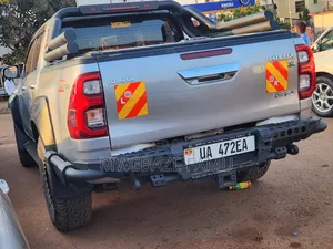Toyota Hilux 2019 Silver