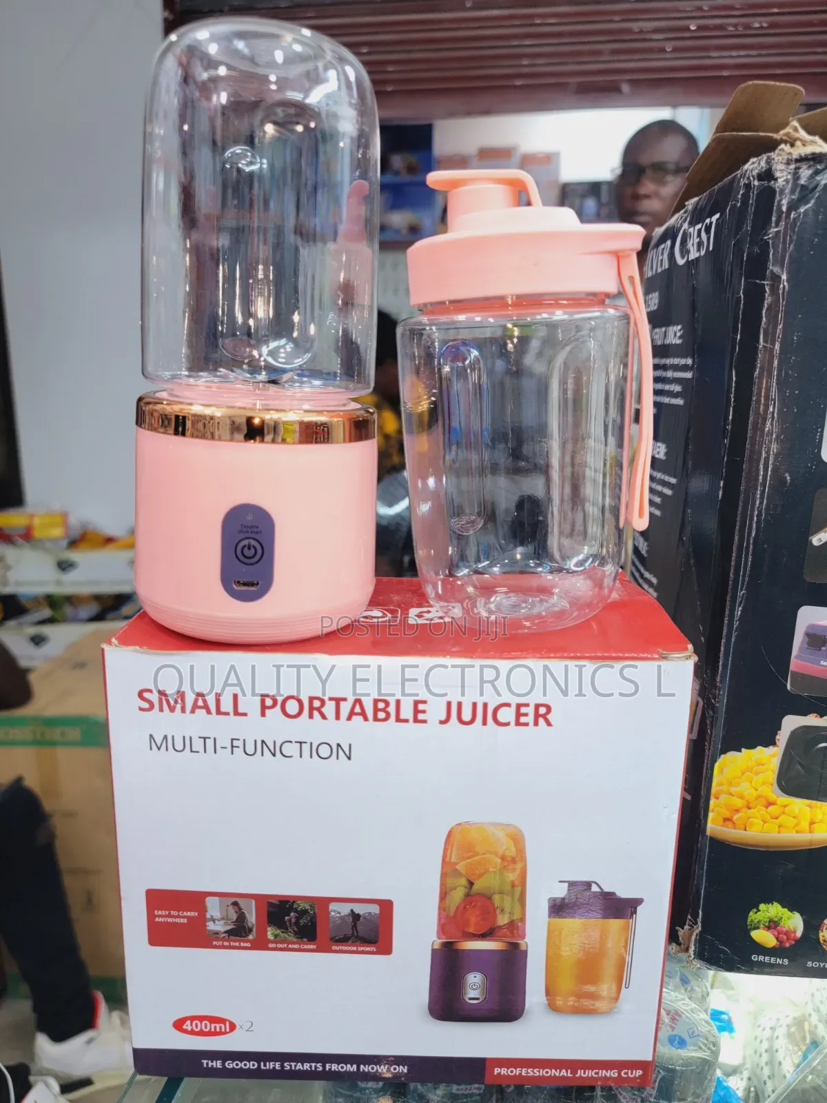 Small Portable Hand Juicer With a Glass Bottle