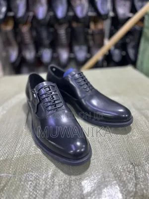 Men's Gentle-Oxford With Races-Black in Colour