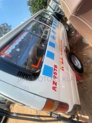 Toyota HiAce 2001 White