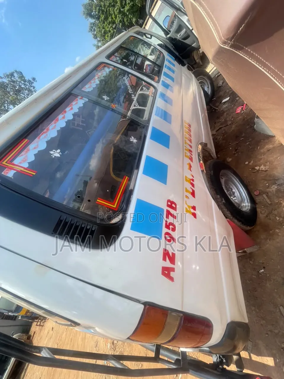 Toyota HiAce 2001 White