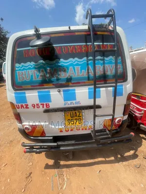 Toyota HiAce 2001 White