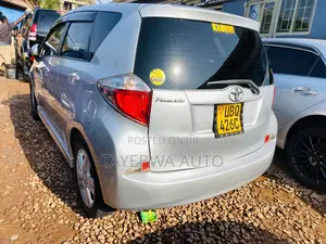 Toyota Ractis 1.5 FWD 2010