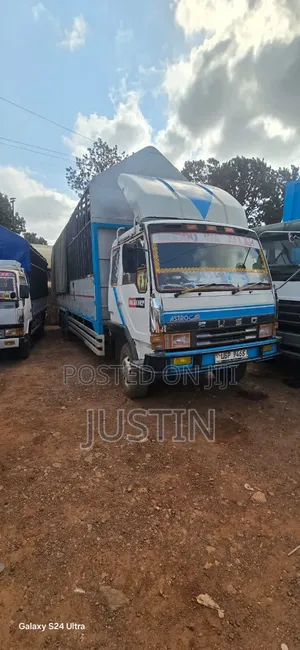 Fuso Fighter 17 10 Tyrs