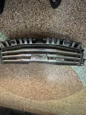 Noah 2012 Front Grille