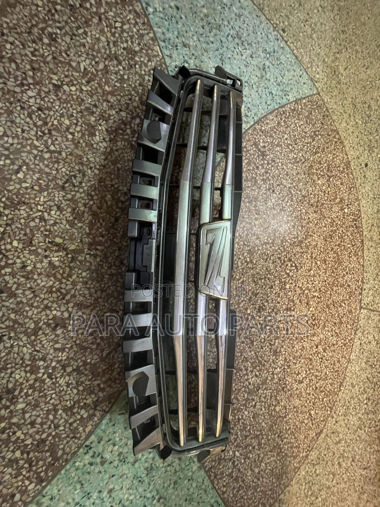 Noah 2012 Front Grille