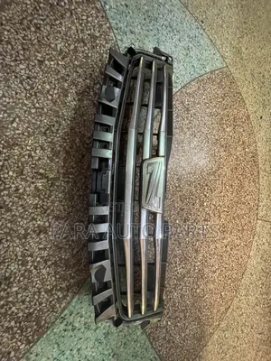 Noah 2012 Front Grille