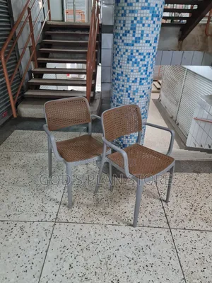 Cesca Plastic Chairs Plastic Chairs