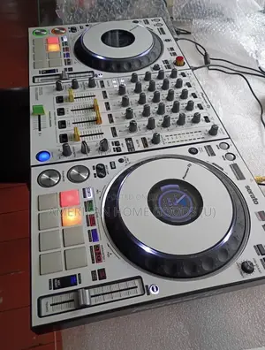 Pioneer DDJ-1000srt 4-Channel Controller for Serato Dj, Serato Lite.