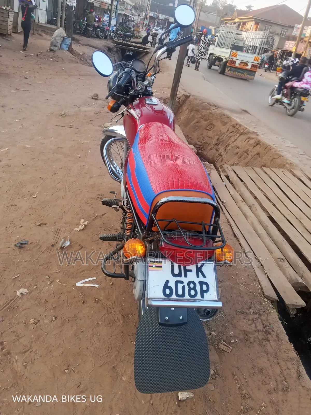 Bajaj Boxer 100 2022 Red
