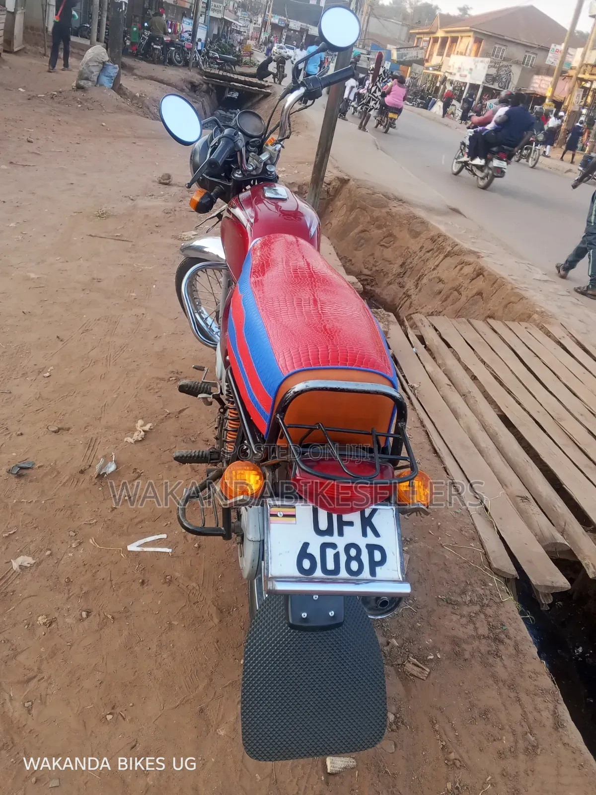 Bajaj Boxer 100 2022 Red