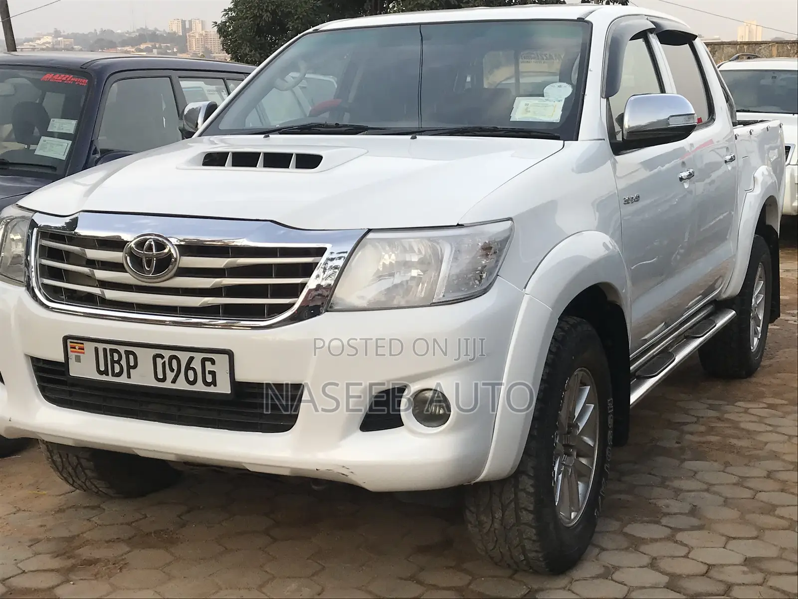 Toyota Hilux 2010 White