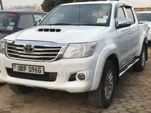 Toyota Hilux 2010 White