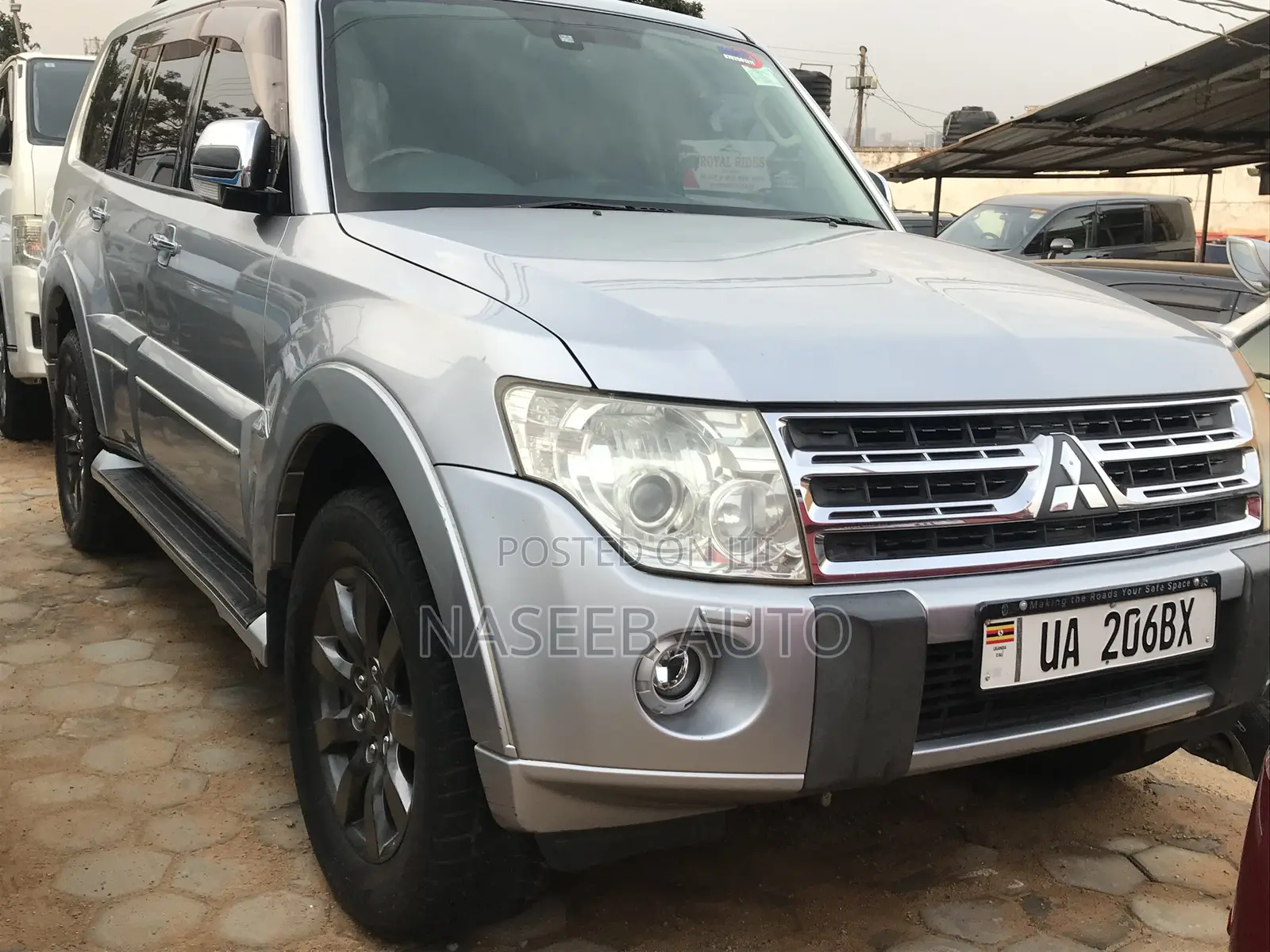 Mitsubishi Pajero 2011 Silver
