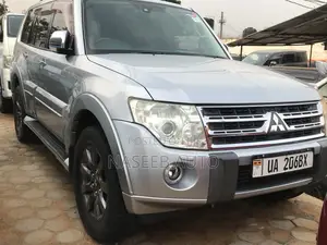 Mitsubishi Pajero 2011 Silver