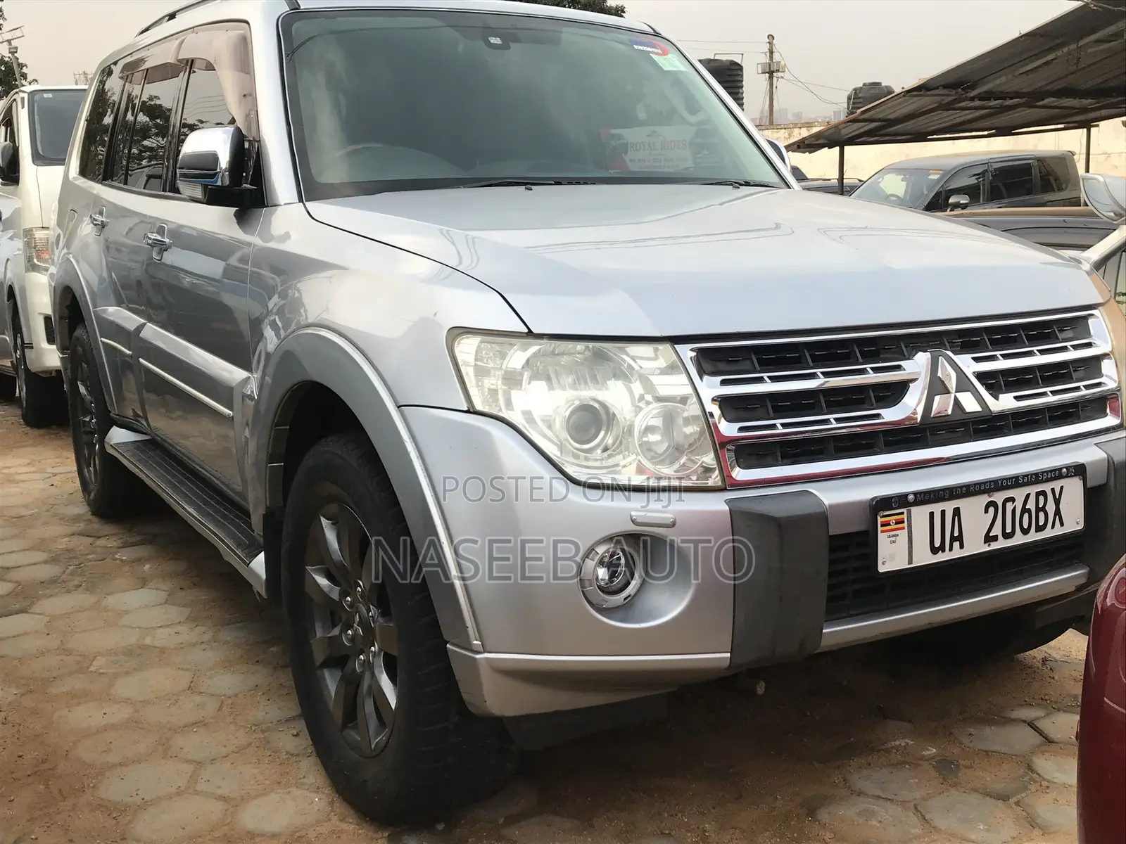 Mitsubishi Pajero 2011 Silver