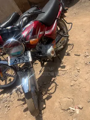 Bajaj CT 125X 2022 Red