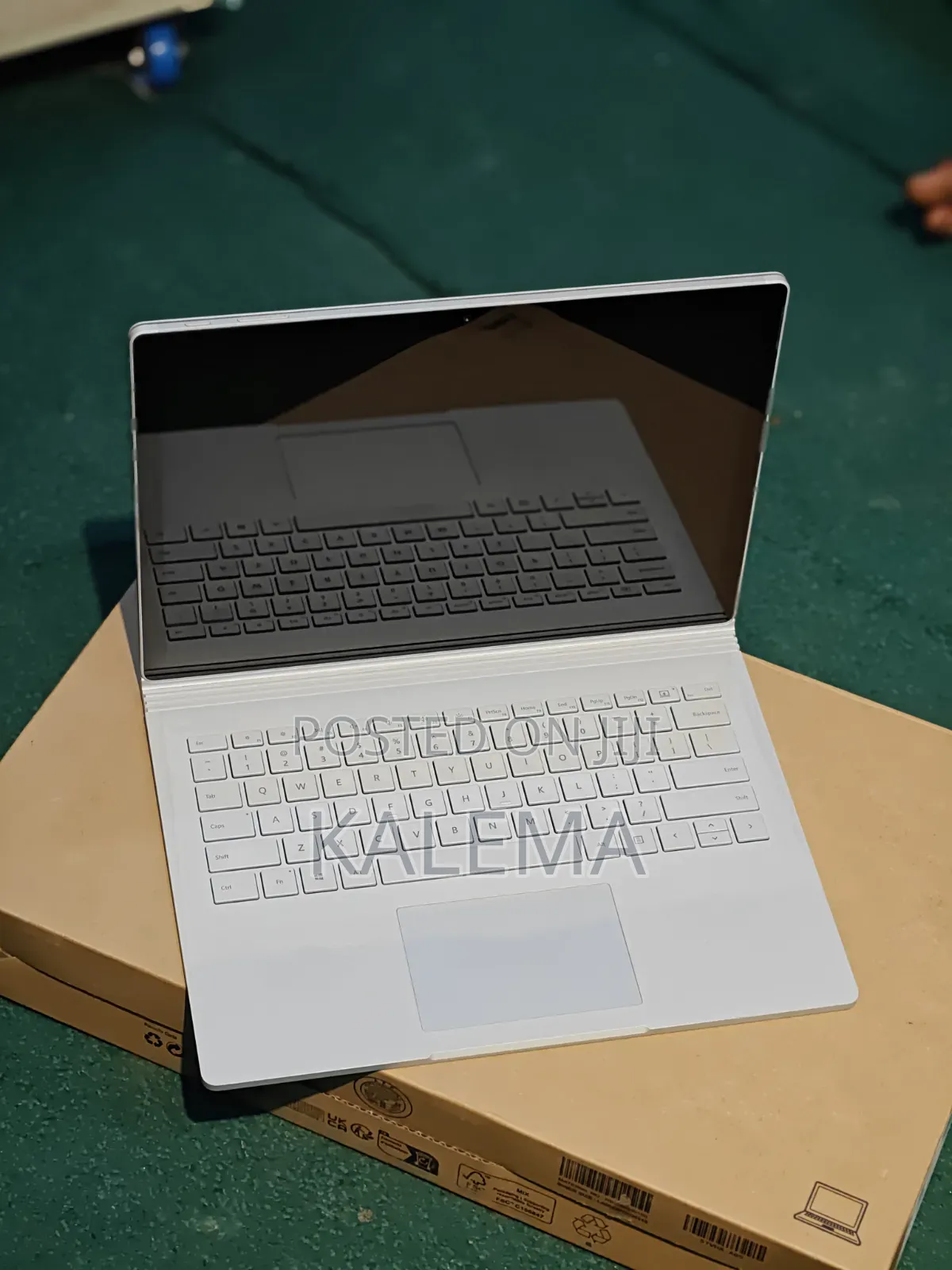 New Laptop Microsoft Surface Book 8GB Intel Core i5 SSD 256GB