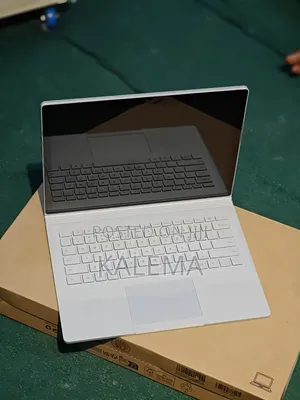 New Laptop Microsoft Surface Book 8GB Intel Core i5 SSD 256GB