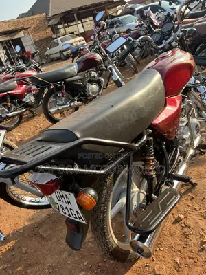 Bajaj Boxer 100 2025 Red