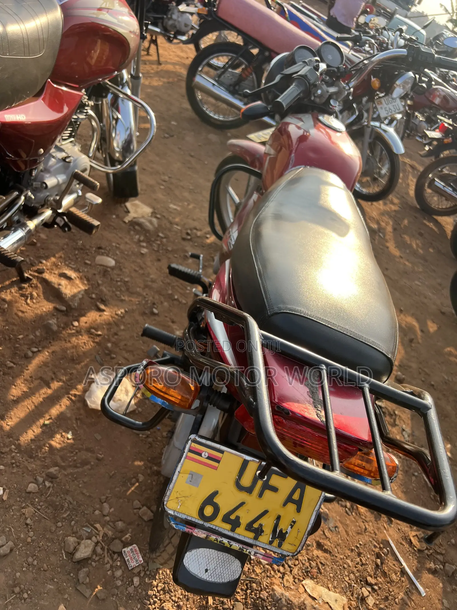 Bajaj CT 125X 2022 Red