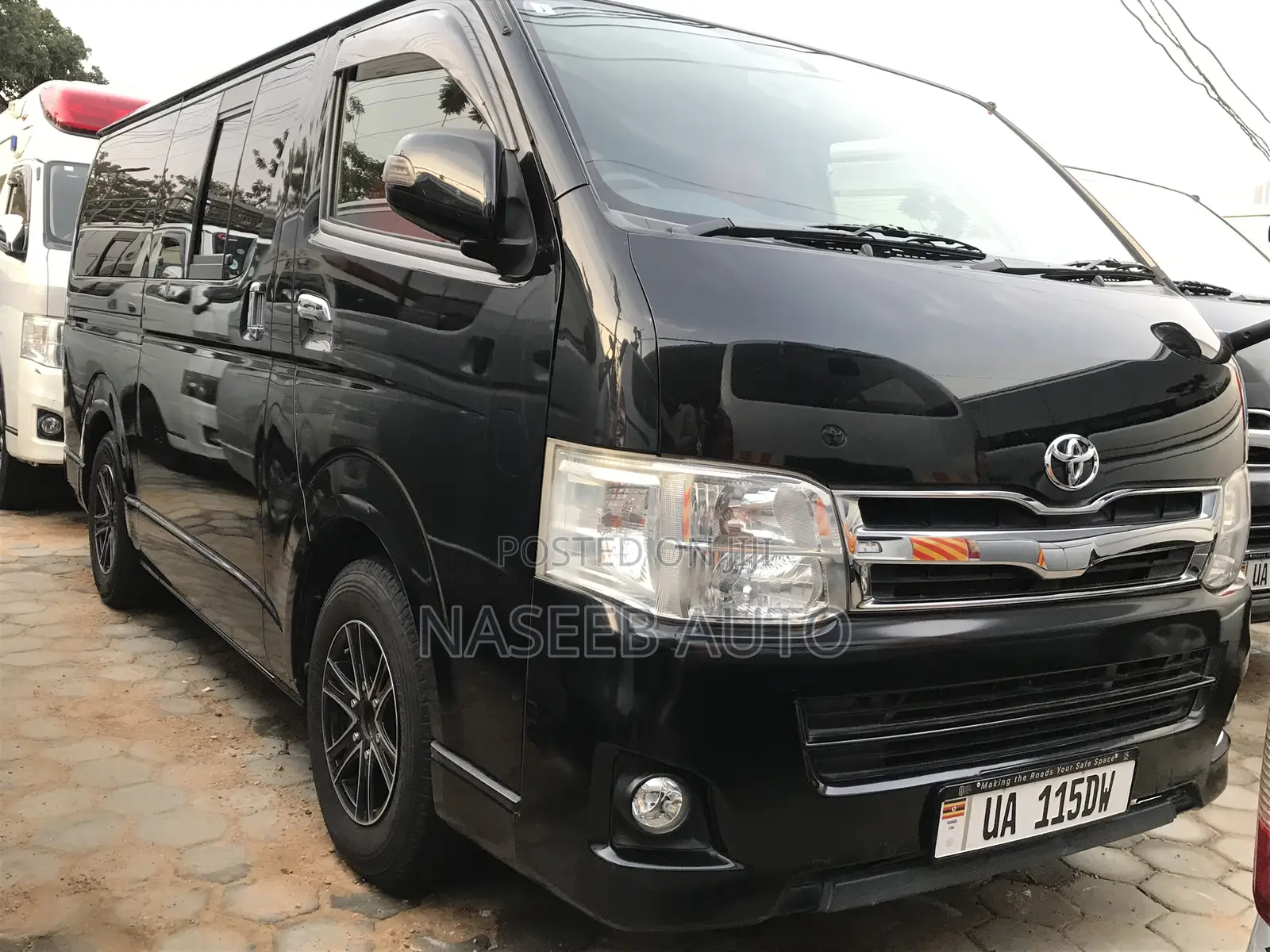 Toyota HiAce 2010 Black