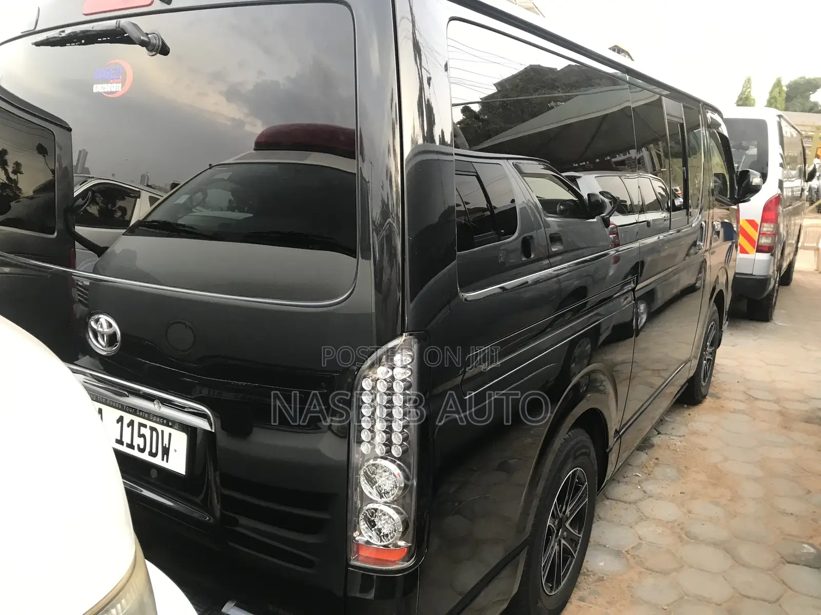 Toyota HiAce 2010 Black