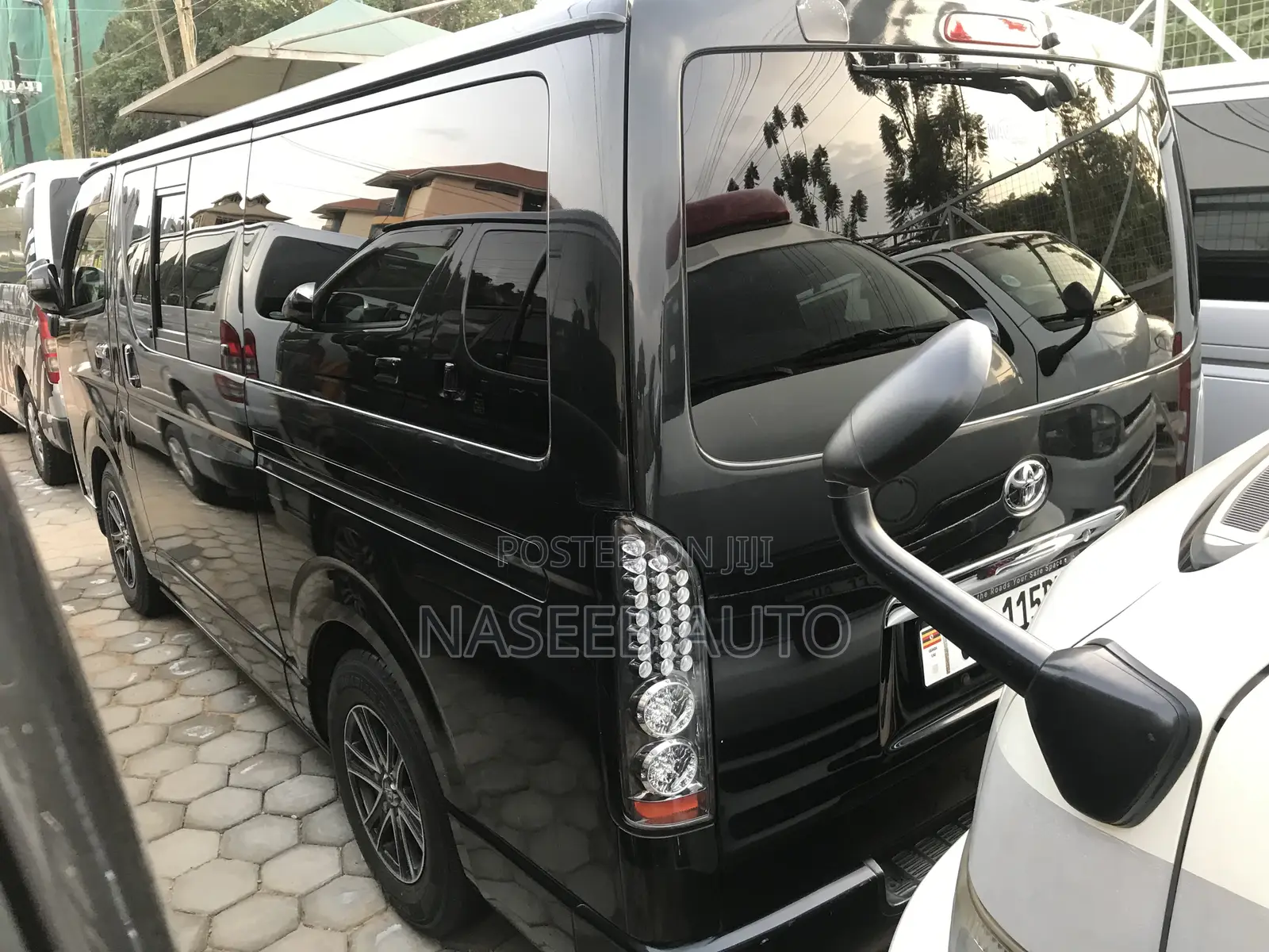 Toyota HiAce 2010 Black