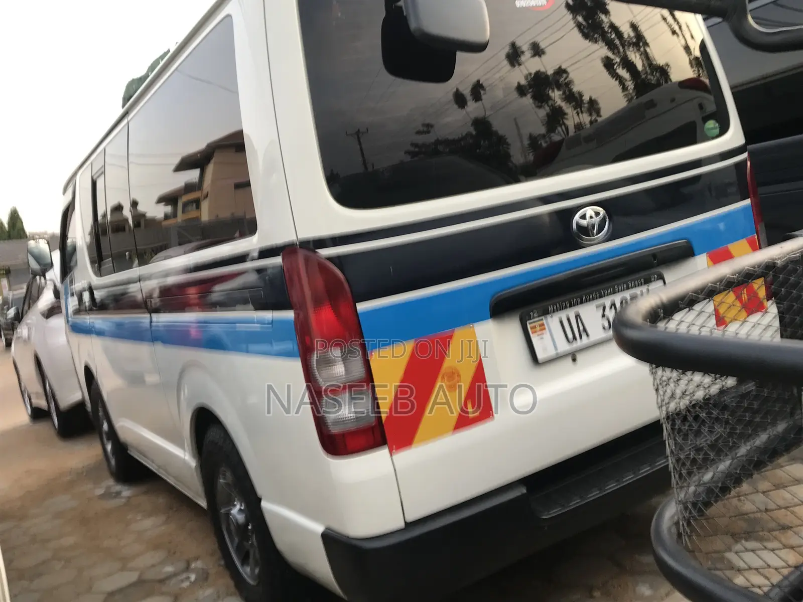 Toyota HiAce 2011 White