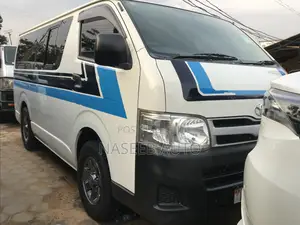 Toyota HiAce 2011 White