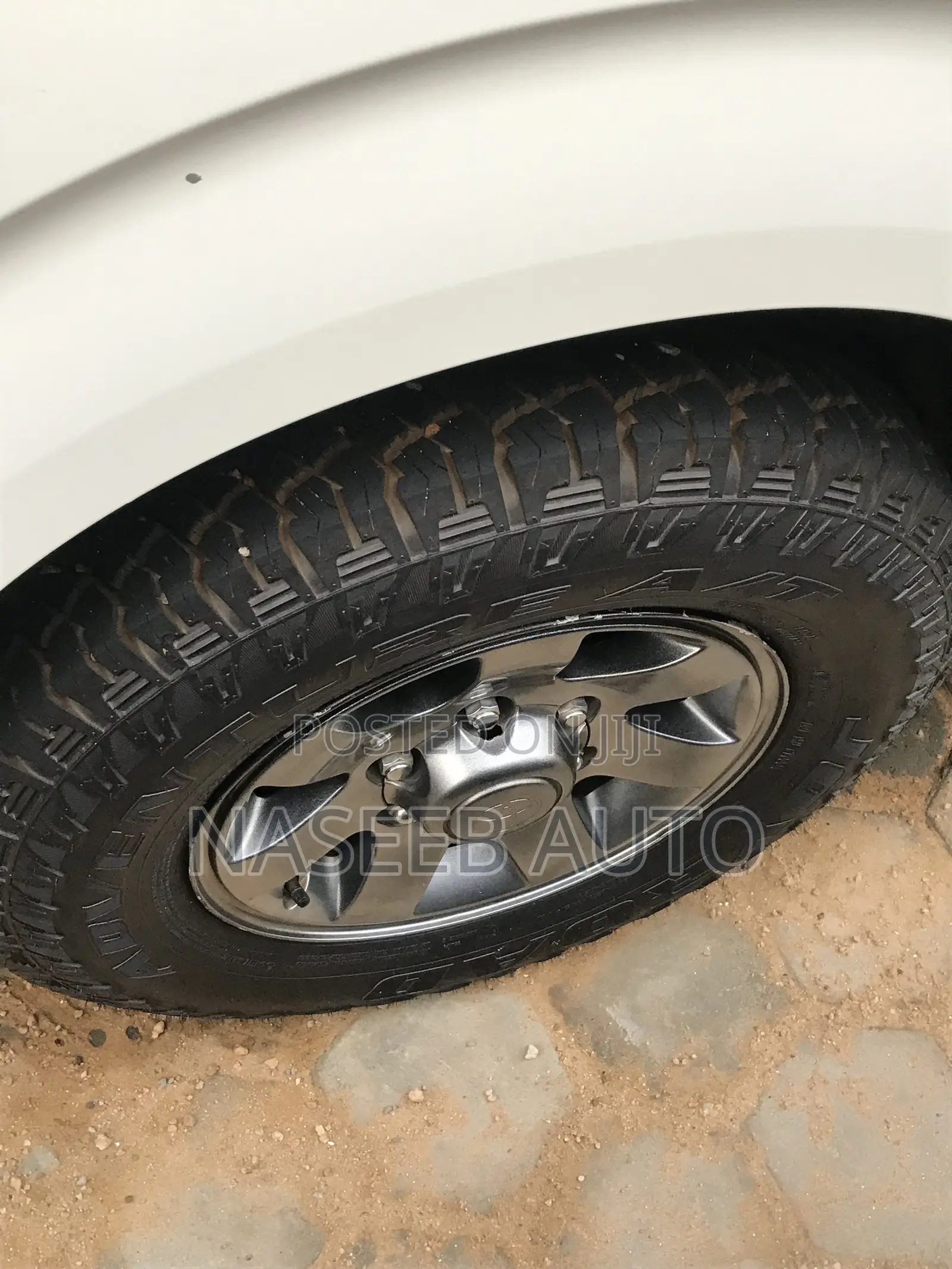 Toyota HiAce 2011 White