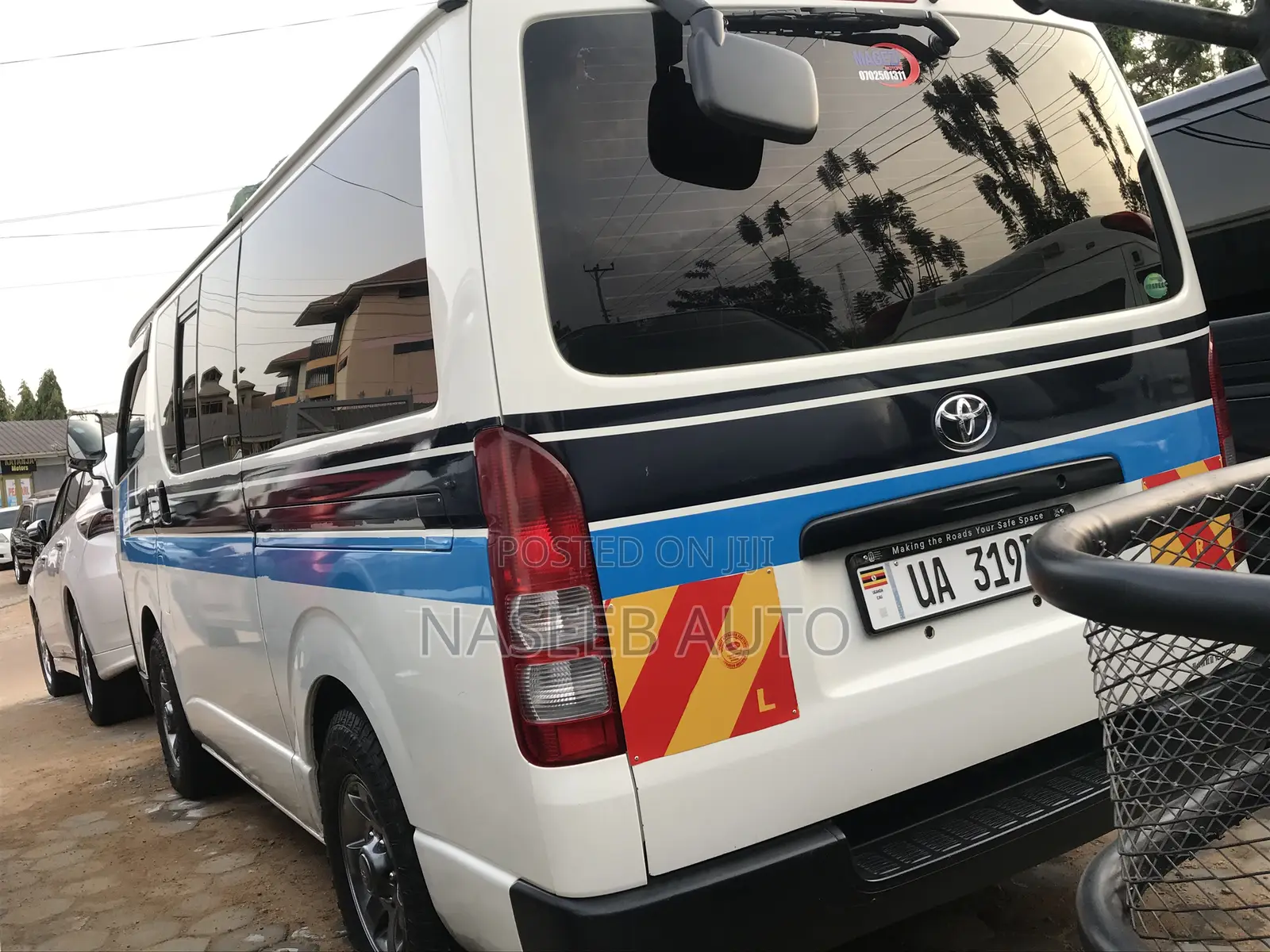 Toyota HiAce 2011 White