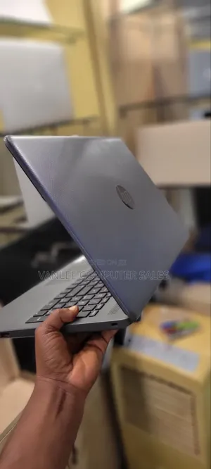 Laptop HP 250 G7 4GB Intel Celeron SSD 140GB