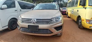 Volkswagen Touareg TDI Executive AWD 4MOTION 2015 Gold