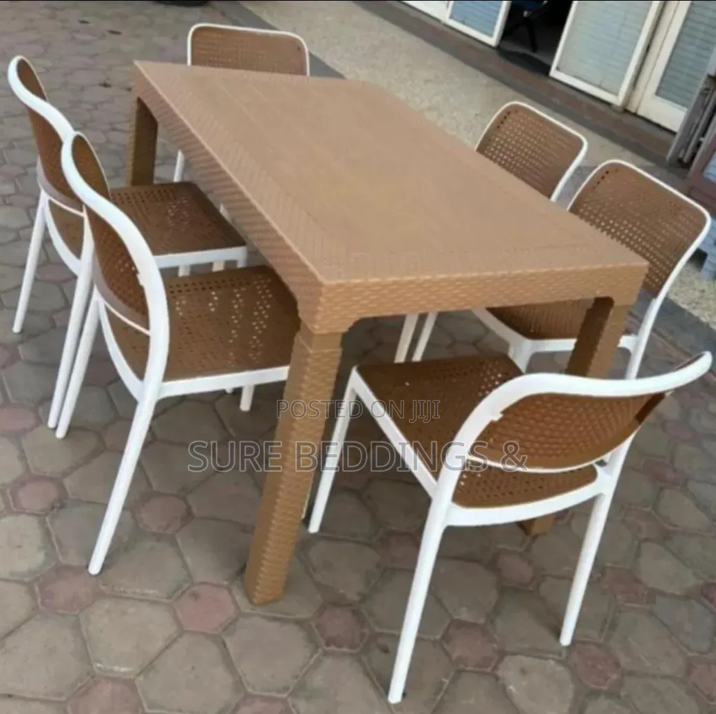 6 Sitters Plastic Dinning Set