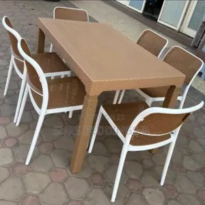 6 Sitters Plastic Dinning Set
