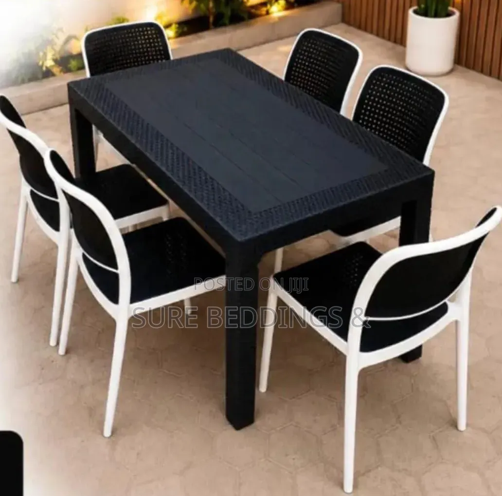 6 Sitters Plastic Dinning Set