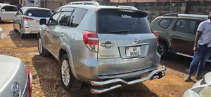 Toyota Vanguard 2011 Silver