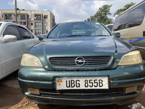 Opel Astra 2010 Green