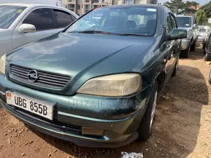 Opel Astra 2010 Green