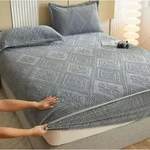 Fleece Mattress Cover With 2 Pillowcases.