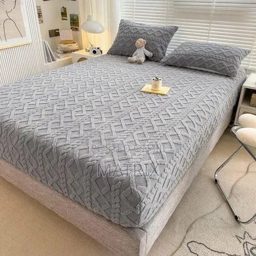 Fleece Mattress Cover With 2 Pillowcases.